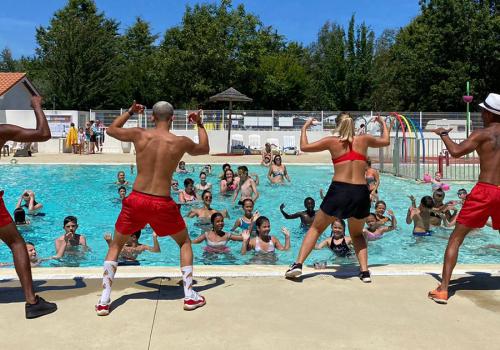 Animation piscine au camping Le Pipiou